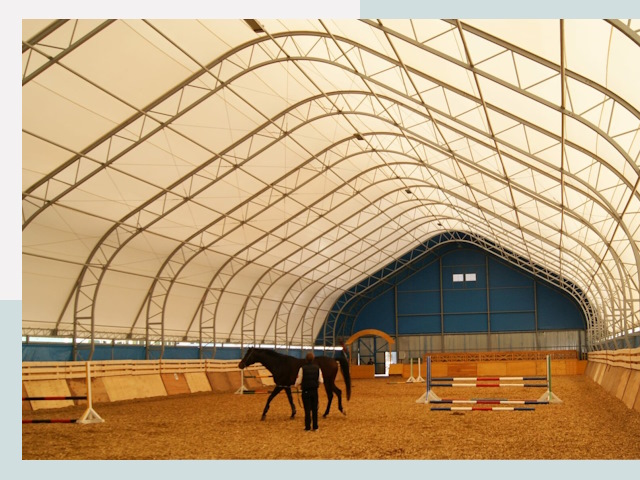 Строительство конных манежей в Ярцеве